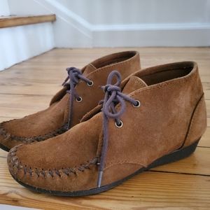 Minnetonka womens brown leather booties suede 8.5 boots shoes moccasins